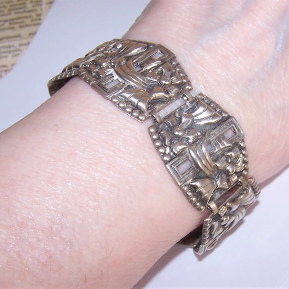 Mid Century Sterling Silver Link Bracelet - Ribbons Tied Up in Bows - Picture 2 of 7